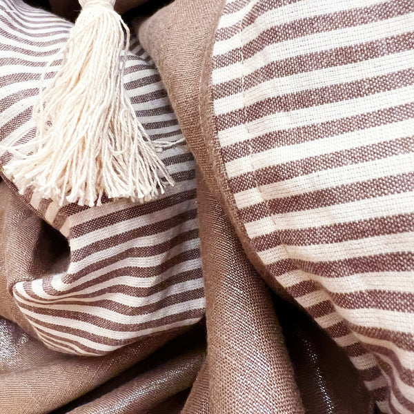 Throwbed in Toulouse Brown & Metallic