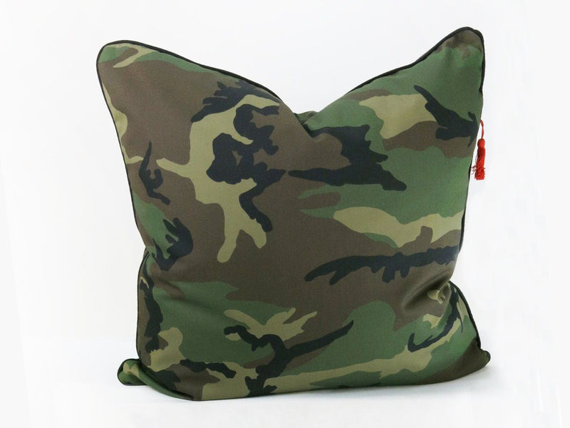 Throw Pillow in Camo